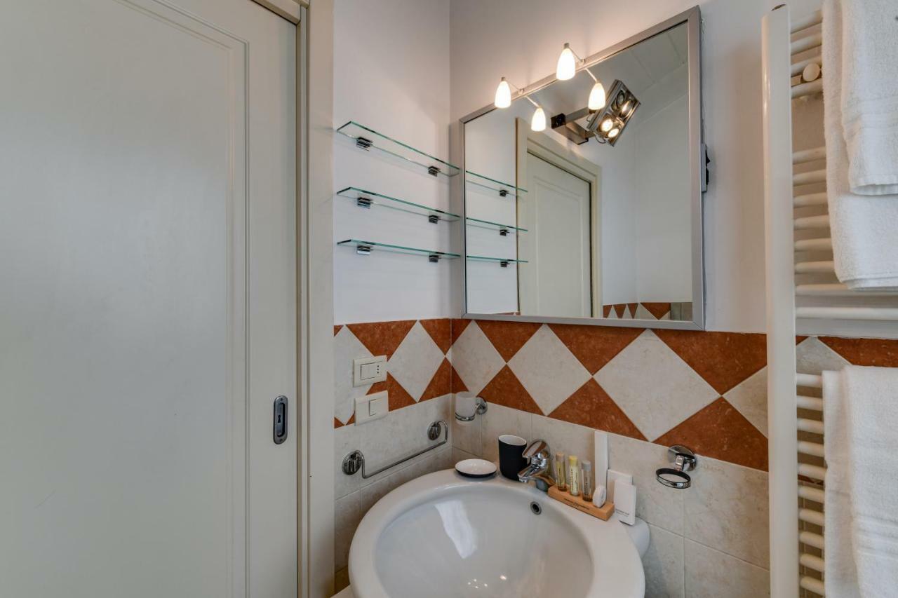 Sweett - Sempione Apartment Milan Bagian luar foto